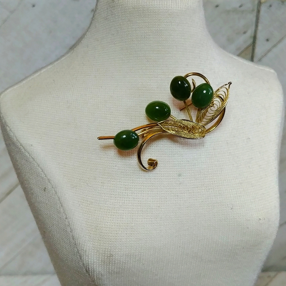 Vintage 60's Jade and Gold Toned Brooch Floral Filigree Design